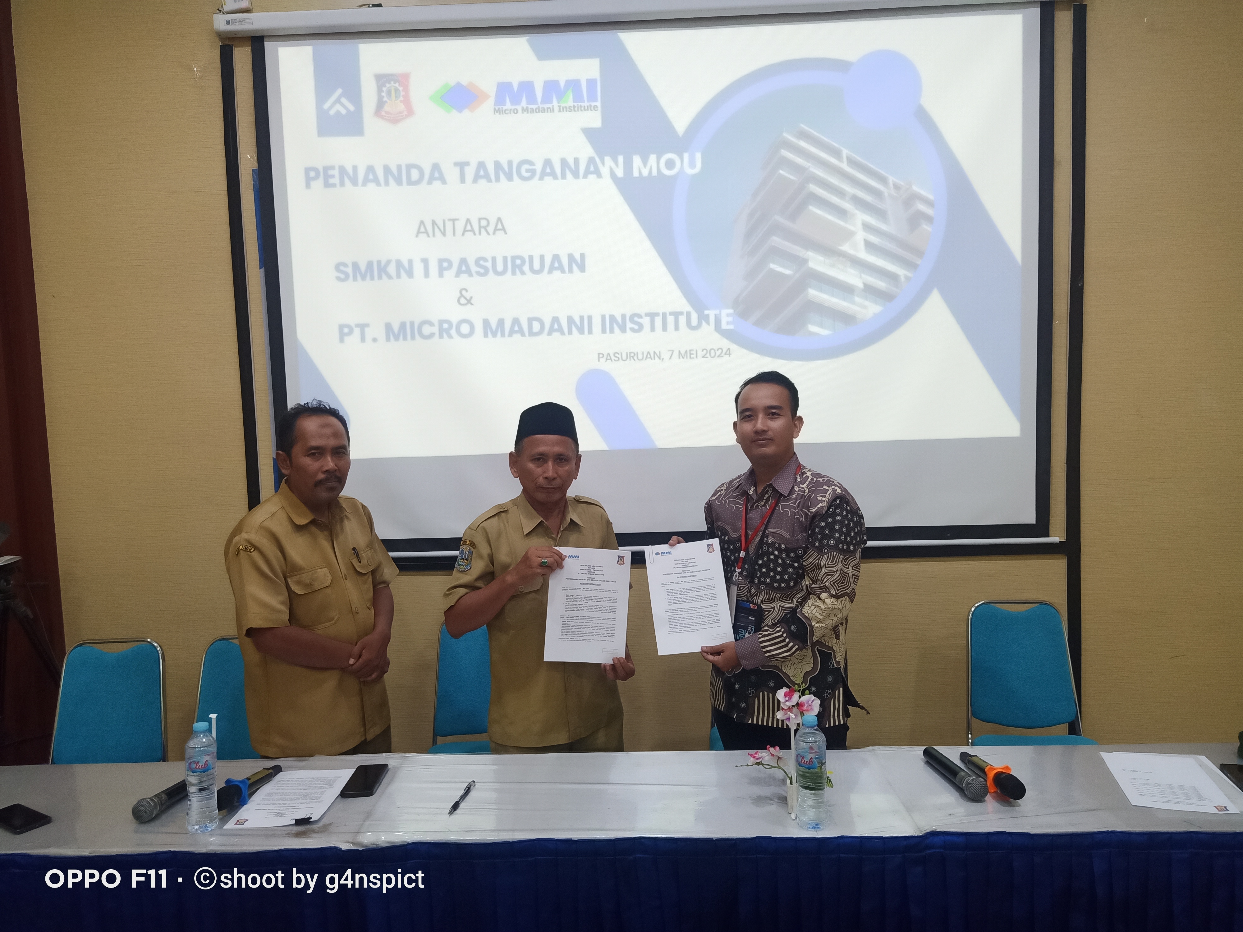 Penandatanganan MoU dengan PT. Micro Madani Institute